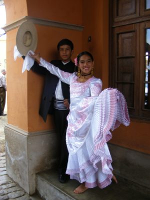 Learn Traditional Peruvian Dance